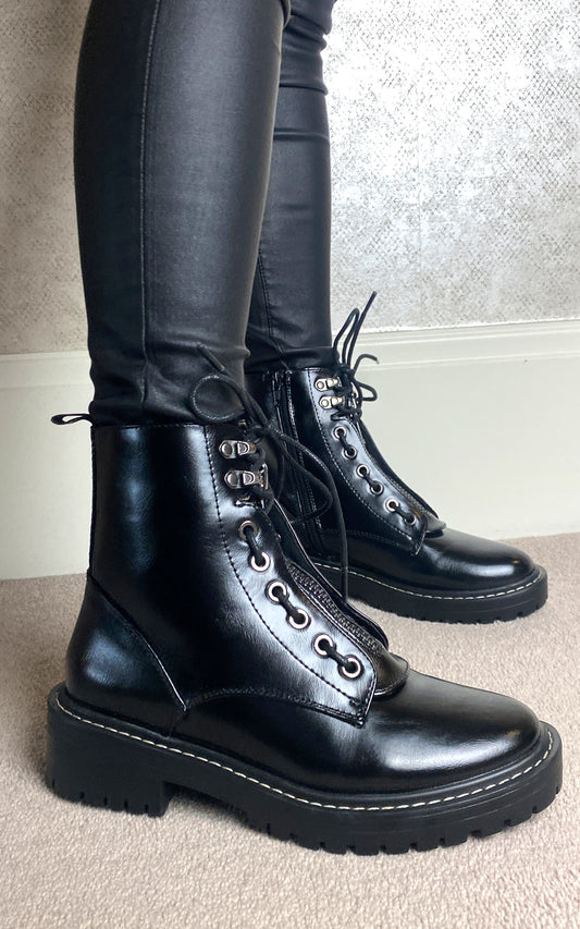 Combat Boot in Black PU
