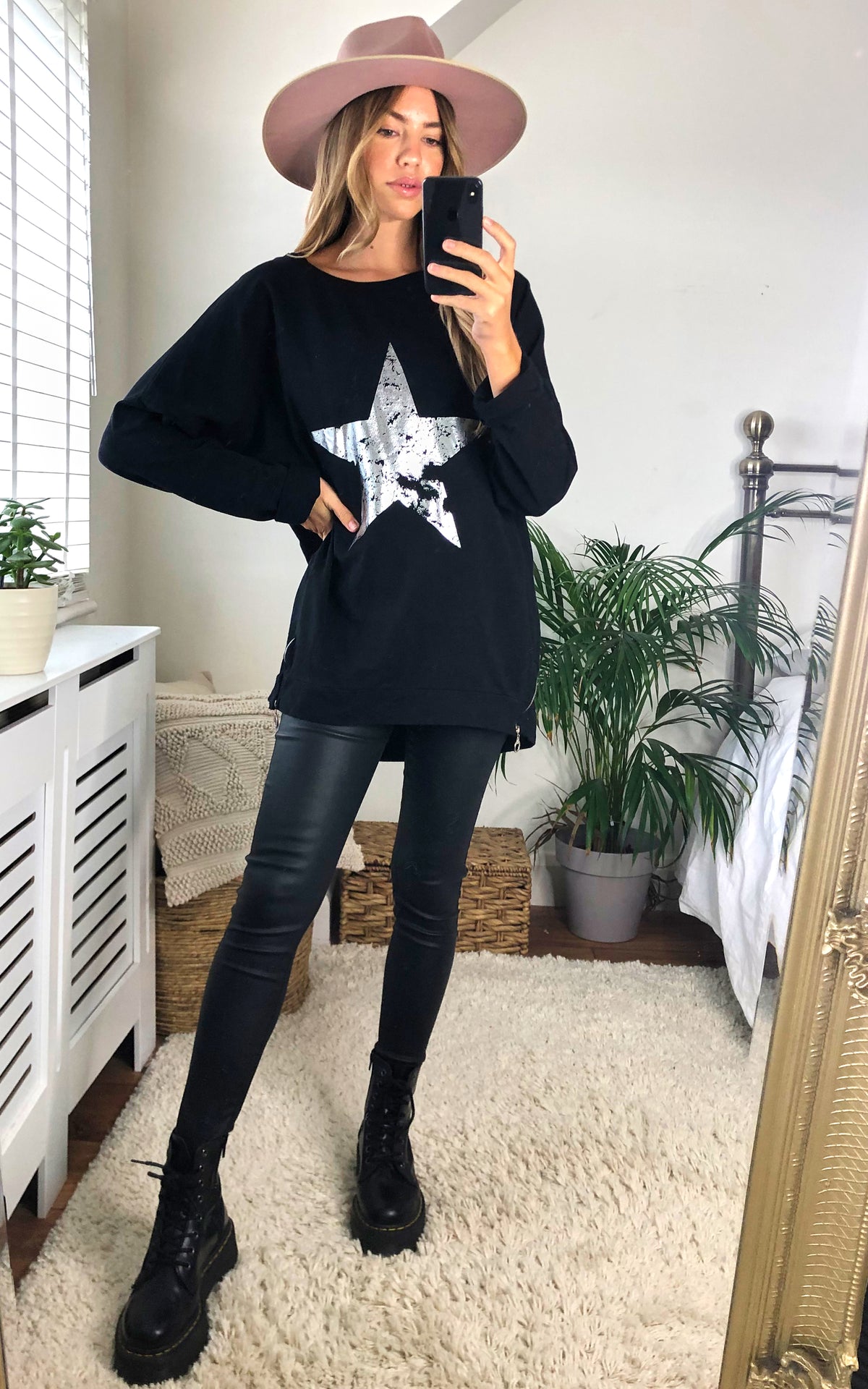 Silver Star Vintage Wash Sweatshirt in Black