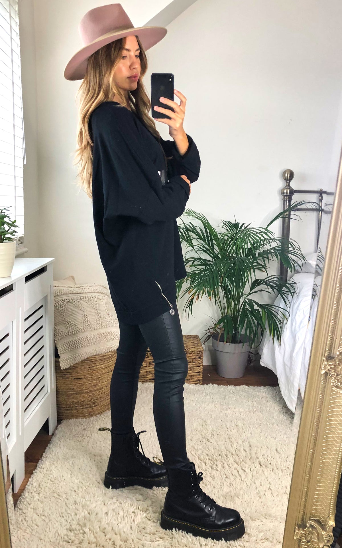 Silver Star Vintage Wash Sweatshirt in Black