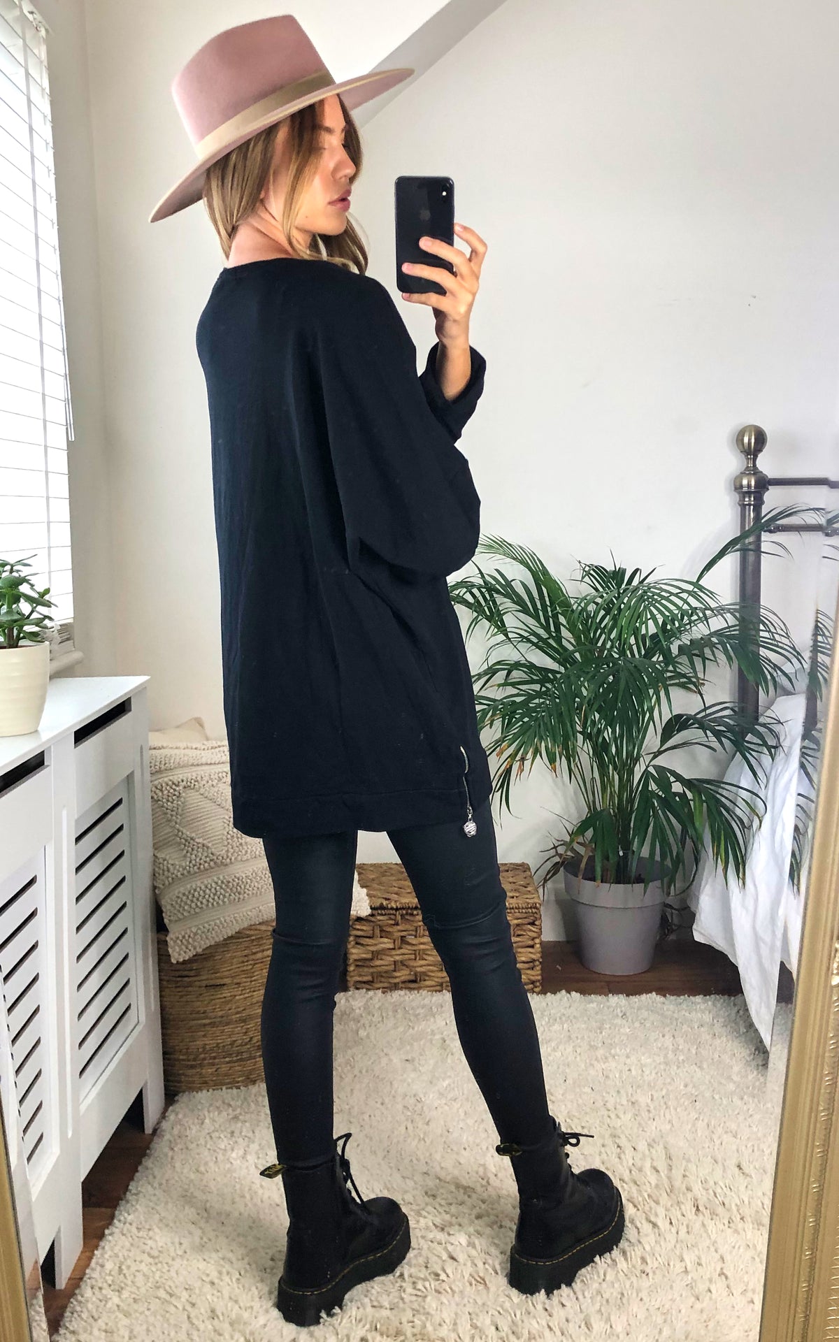 Silver Star Vintage Wash Sweatshirt in Black