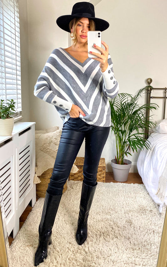 Oversize Long Sleeve Knitted Sweater/Jumper in Grey