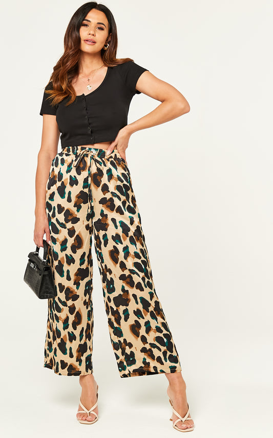 Satin leopard print wide leg trousers with elastics waist band and pockets in green