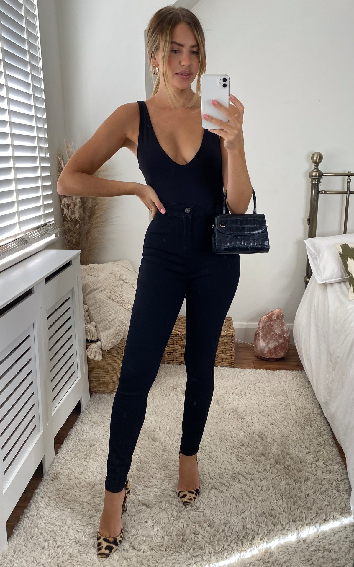 Super High Waisted Jeans in Black