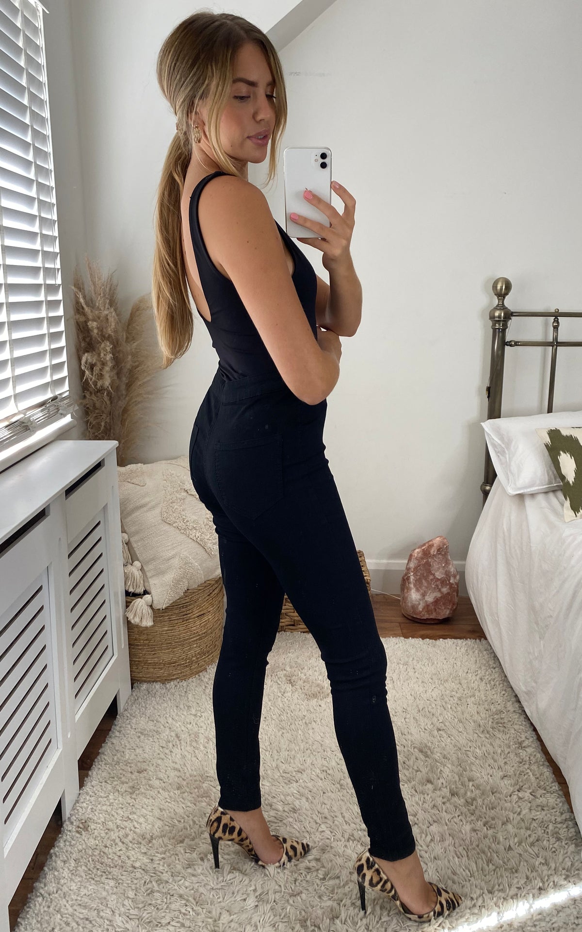 Super High Waisted Jeans in Black