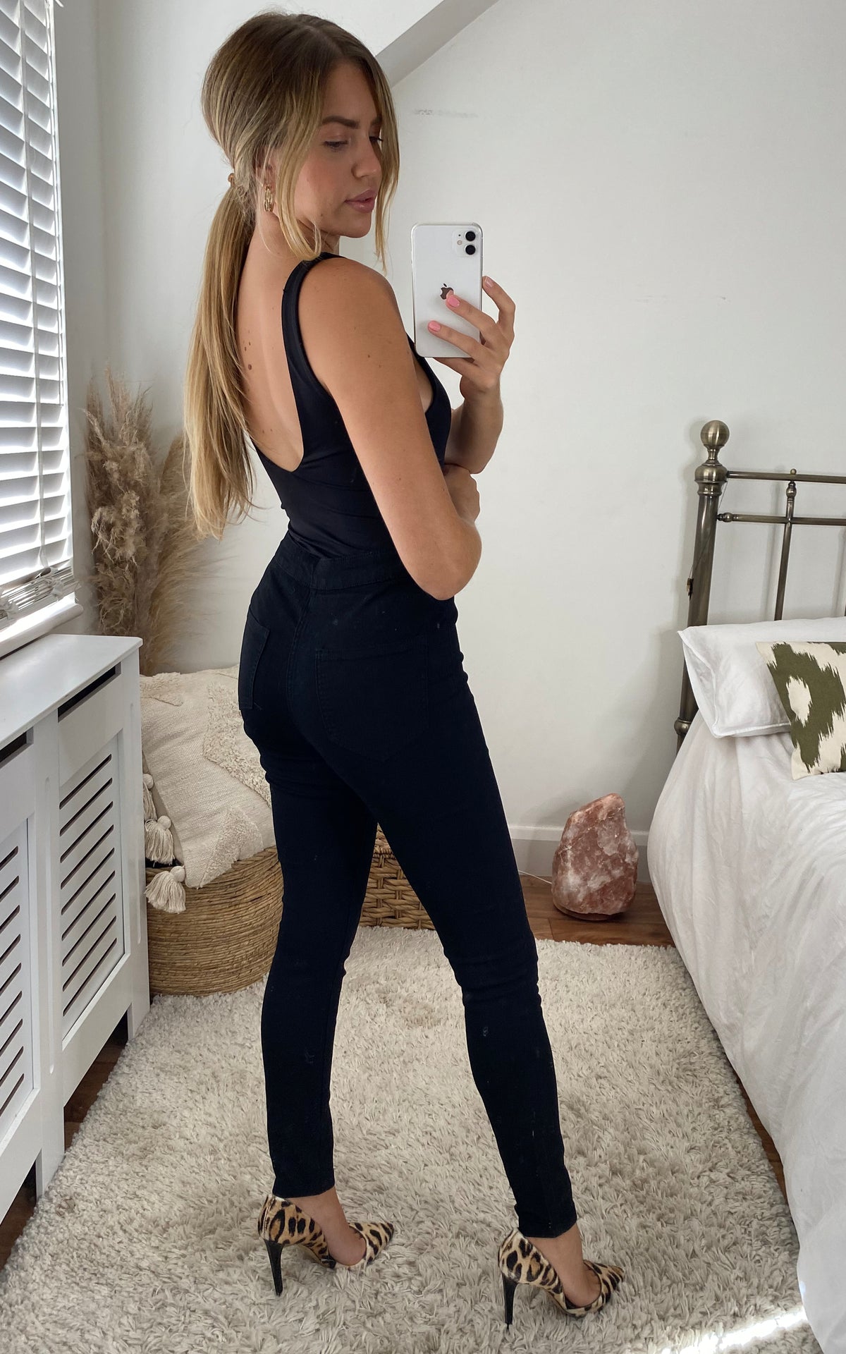 Super High Waisted Jeans in Black