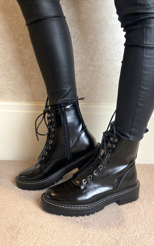 Combat Boot in Black PU
