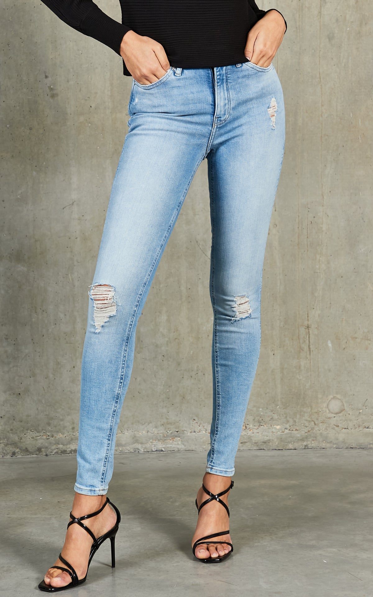 High Waist Distressed Skinny Jeans in Light blue