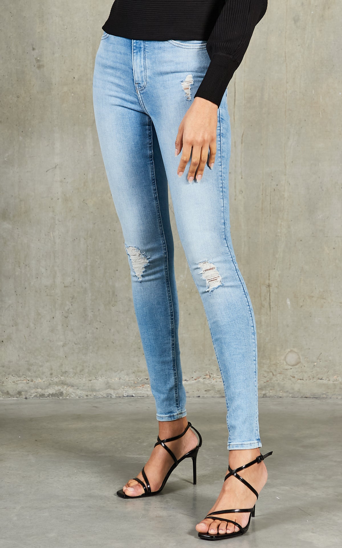High Waist Distressed Skinny Jeans in Light blue