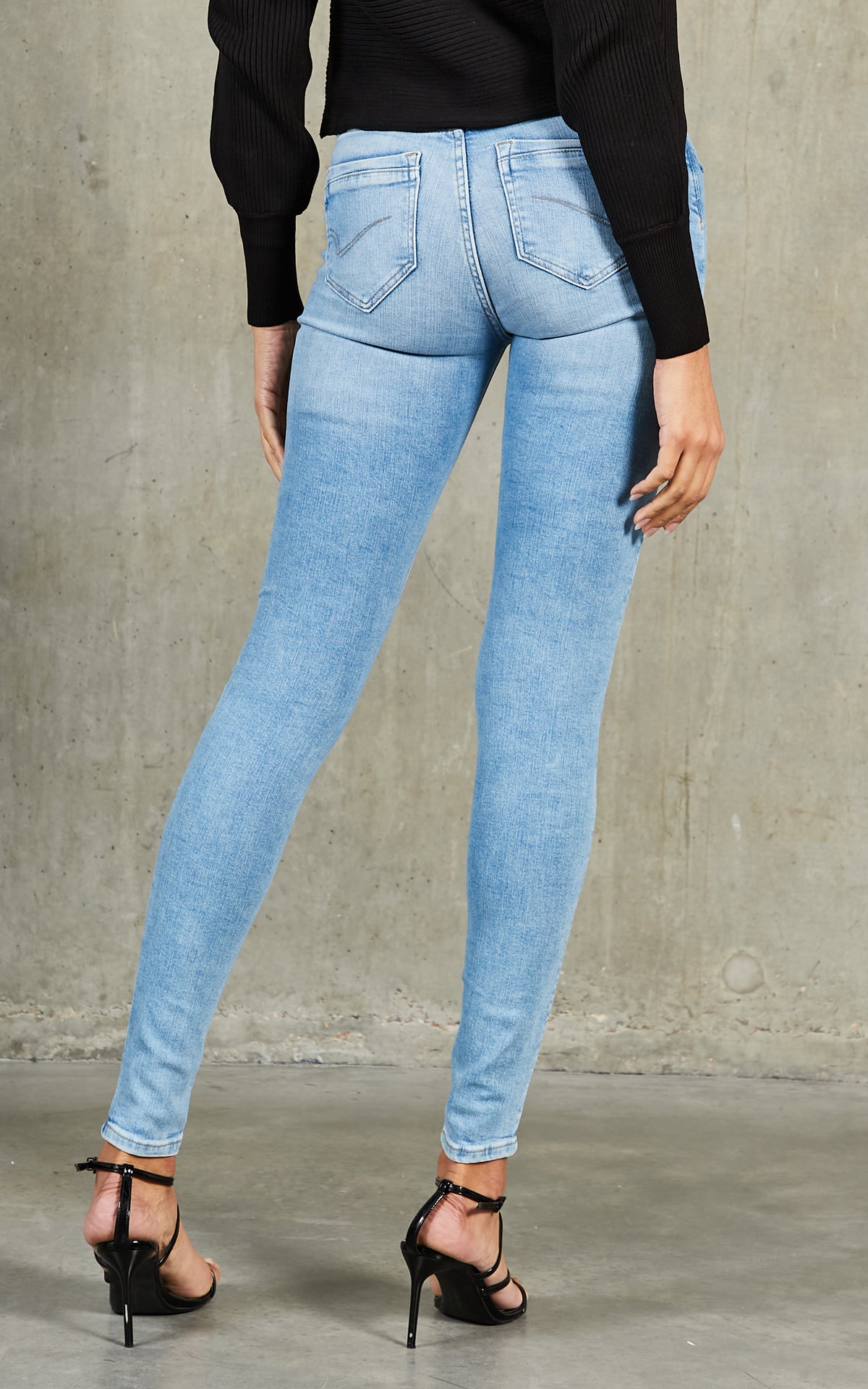 High Waist Distressed Skinny Jeans in Light blue