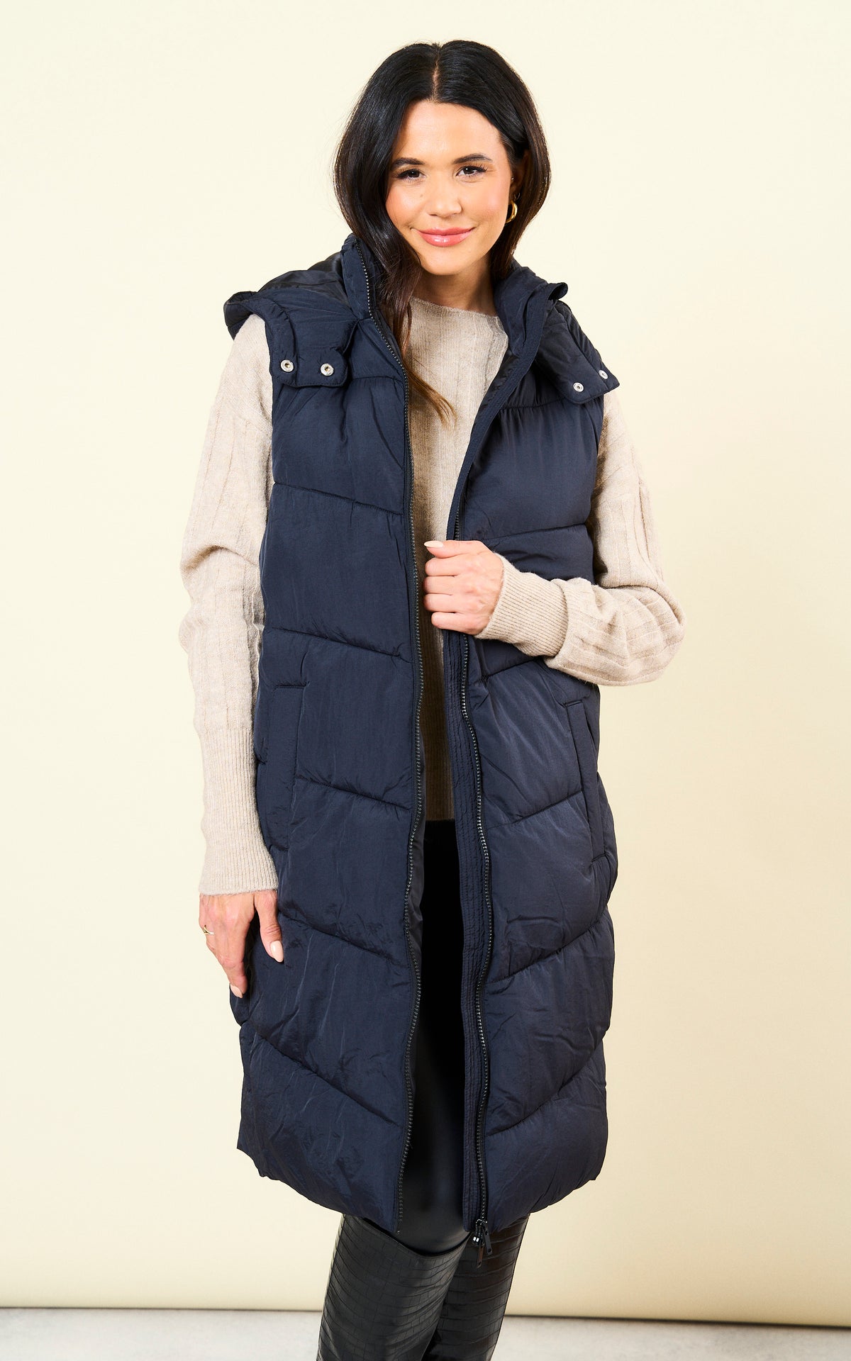 Hooded Puffer Gilet in Black
