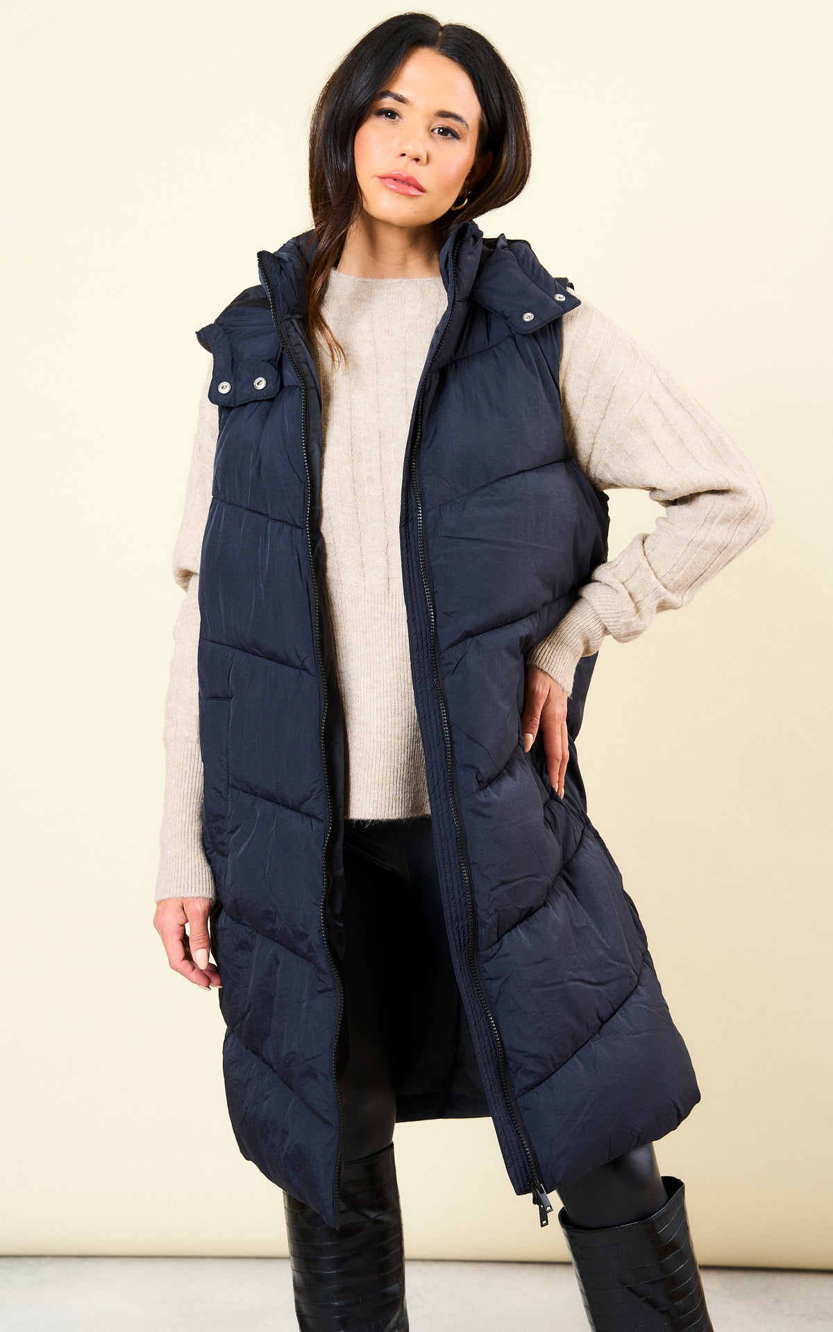 Hooded Puffer Gilet in Black