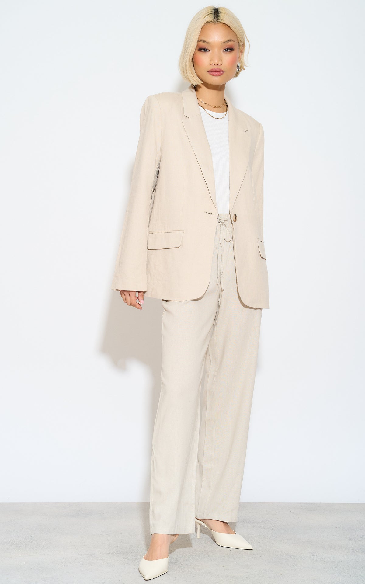Linen Blazer in Beige