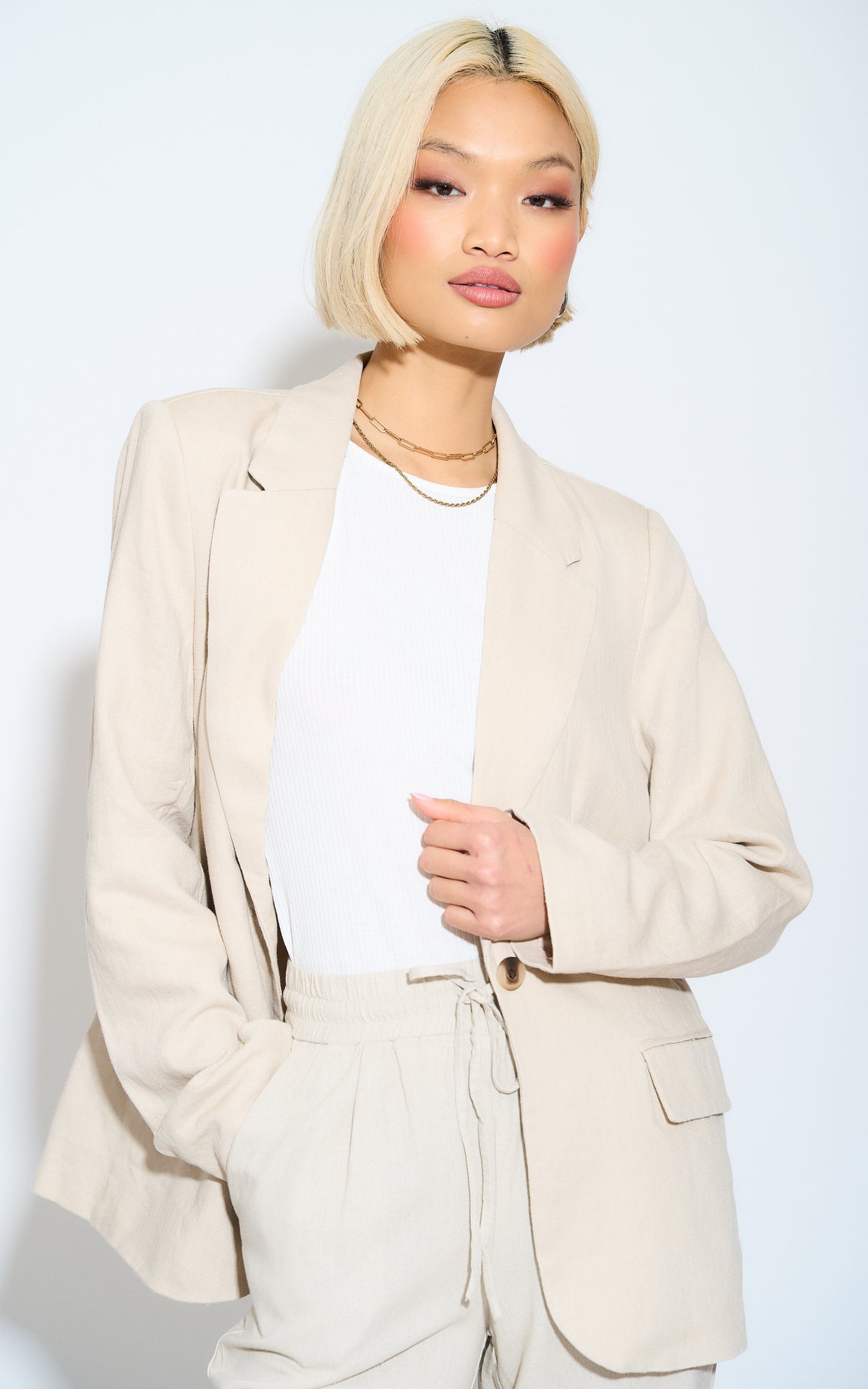 Linen Blazer in Beige