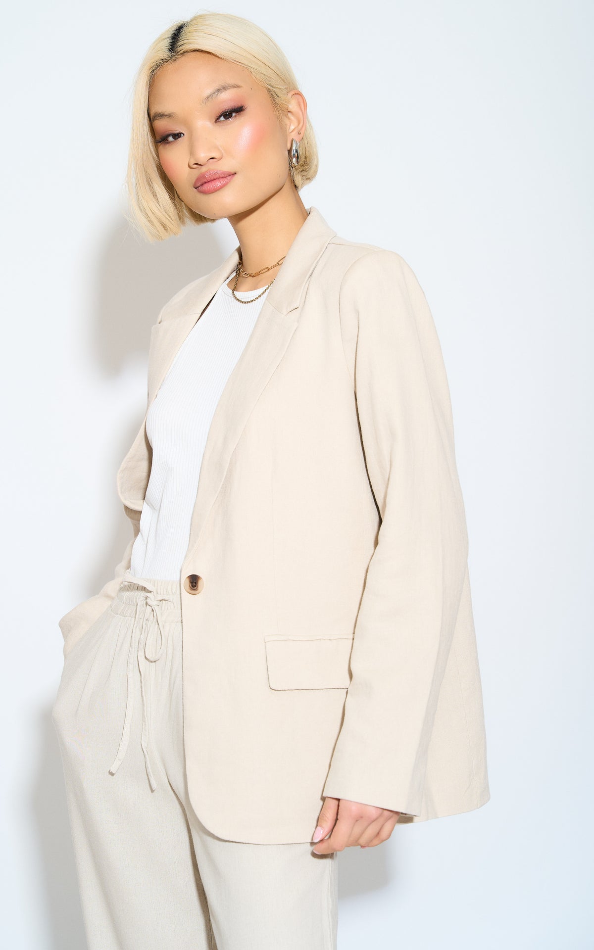 Linen Blazer in Beige