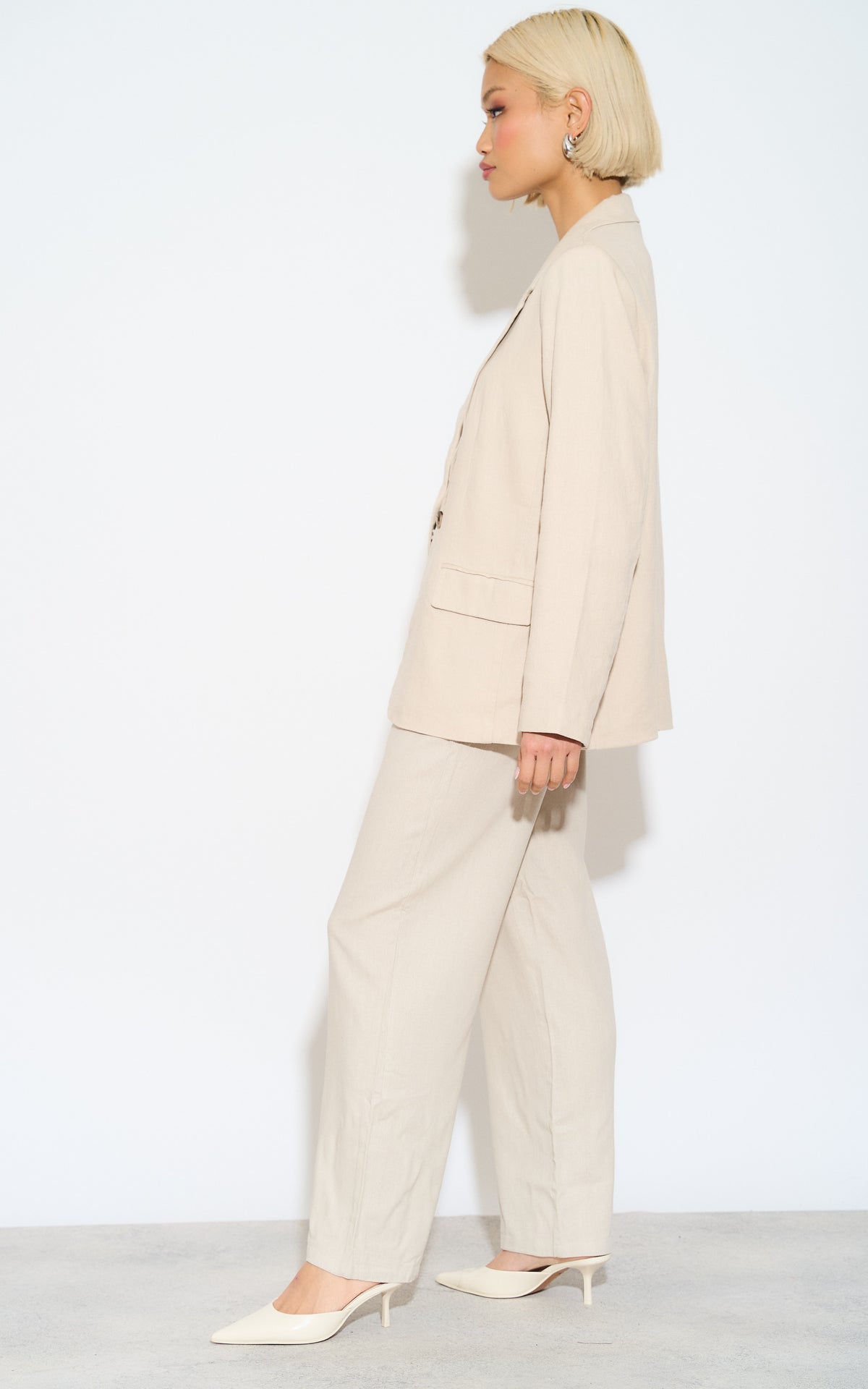 Linen Blazer in Beige