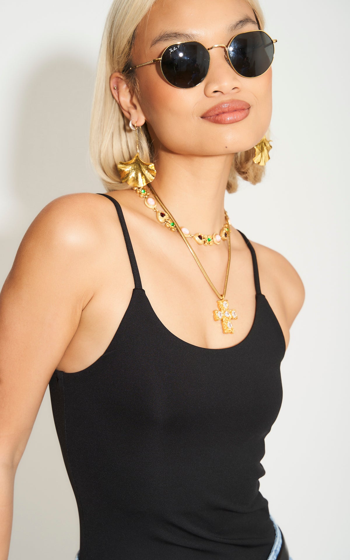 Sleeveless Scoop Neck Bodysuit in Black