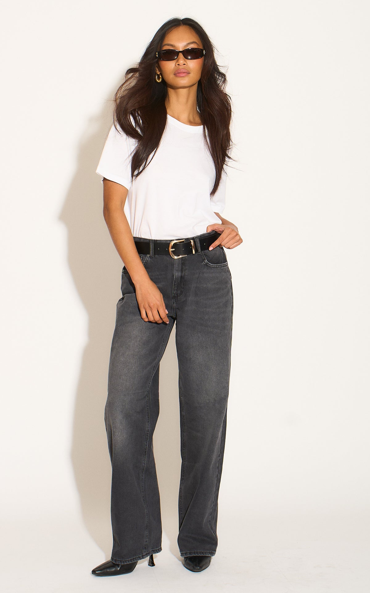 Straight Leg Denim Jeans in Washed Black