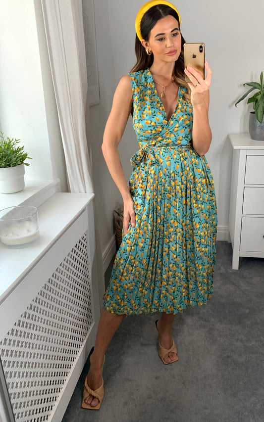 Sleeveless V-neck floral print pleated midi dress in multicolour with belt fastening